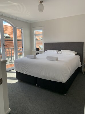 6 bedrooms, iron/ironing board, free WiFi, bed sheets