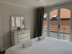 6 habitaciones, tabla de planchar con plancha y wifi gratis