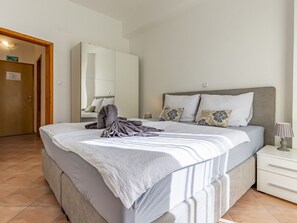 1 bedroom, free WiFi, bed sheets - Cosy apartment in villa for 4 guests with WIFI, pool, A/C, TV, terrace and pets allowed (Banjole)