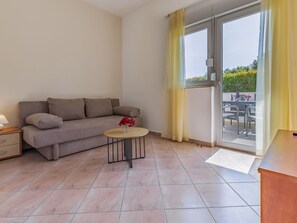 TV - Cosy apartment in villa for 4 guests with pool, A/C, WIFI, TV, terrace and pets allowed (Banjole)