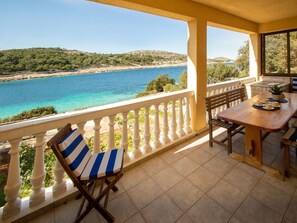 Outdoor dining - Stunning private villa for 8 people with A/C, WIFI, TV, terrace and pets allowed (Šibenik)