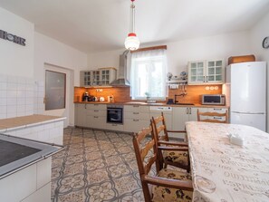 Refrigerador, microondas, horno, lavavajillas