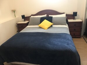 2 makuuhuonetta, silitysrauta/-lauta, vauvan matkasänky, ilmainen Wi-Fi