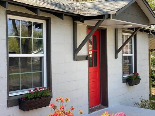 Tiny Home — Stylish Mt. Holly Retreat — 12 min to CLT & Whitewater Center