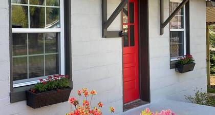 Tiny Home — Stylish Mt. Holly Retreat — 12 min to CLT & Whitewater Center