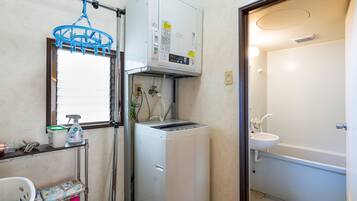 Elite Studio Suite, Non Smoking | Bathroom | Combined shower/tub, free toiletries, hair dryer, electronic bidet