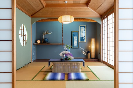 Luxury Studio Suite, Non Smoking | Iron/ironing board, free WiFi, bed sheets