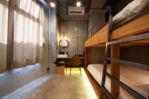 Desk, free WiFi, bed sheets - ZONK HOTEL TENJIN-WATANABEDORI (Fukuoka)