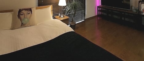 WiFi (free), bed sheets