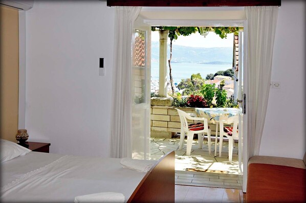 4 bedrooms, WiFi, bed sheets - Immaculate 4-Bed House in Lumbarda (Lumbarda)