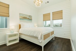 5 bedrooms, iron/ironing board, free WiFi, bed sheets