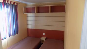 3 bedrooms, iron/ironing board, internet