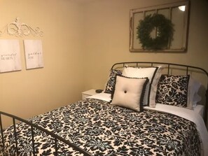 3 bedrooms, iron/ironing board, WiFi, bed sheets