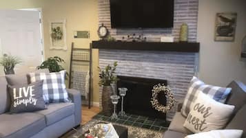 TV, fireplace