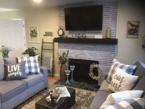 TV, fireplace