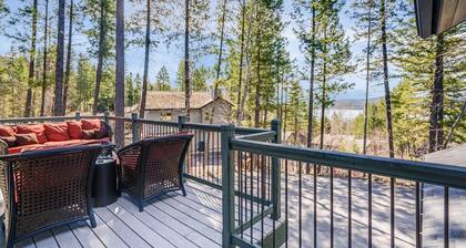 Lake views, perfect proximity between town and the ski hill ! Immaculately furnished