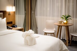 Desk, blackout drapes, free WiFi, bed sheets - Hotel Jialong By Jingling (Hefei)