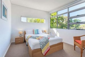 4 bedrooms, iron/ironing board, WiFi, bed sheets