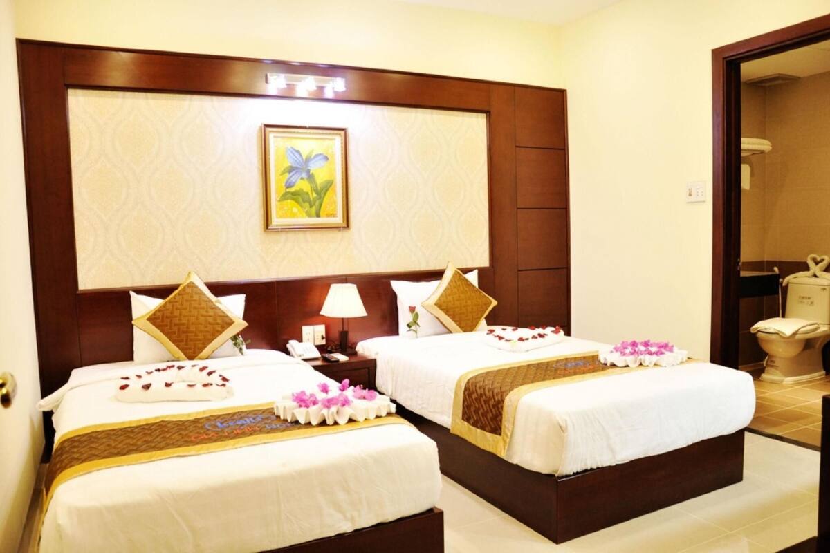 Superior Twin Room | Minibar, desk, soundproofing, WiFi (free)
