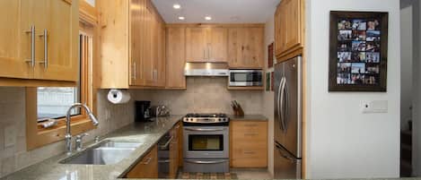 Refrigerador, microondas, horno y parrilla de estufa