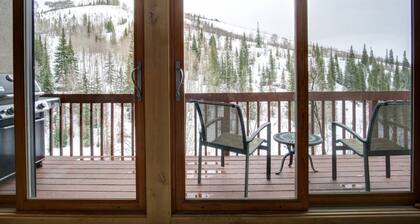 Best Location-True Hike In/Out TH w/Slope Views-Heated Pool-HotTub-Gym-W/D in Unit-Fireplace-Updated