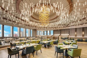 8 restaurants; breakfast, lunch and dinner served  - Kaohsiung Marriott Hotel (Kaohsiung)