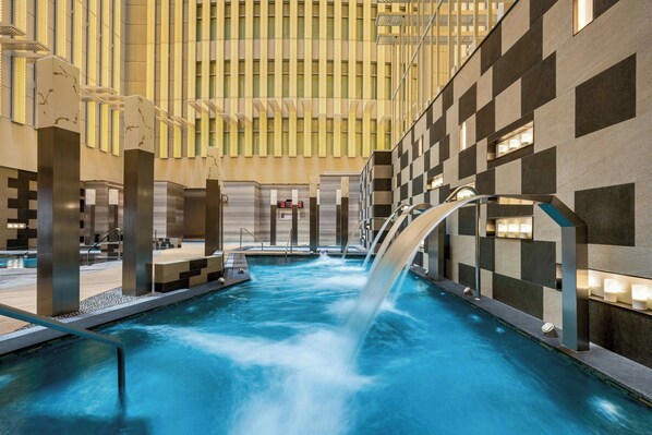 Baignoire et douche séparées, sèche-cheveux, peignoirs