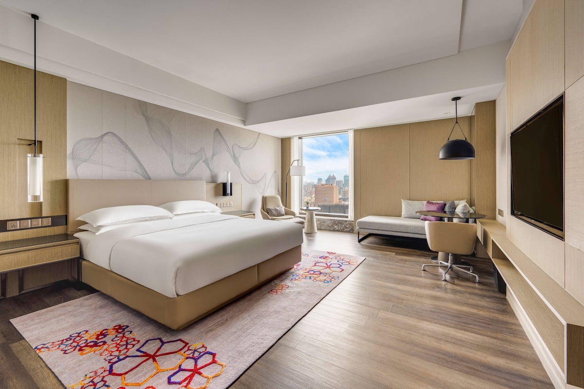 Classic Room, 1 King Bed, City View | 1 bedroom, down duvets, in-room safe, laptop workspace
