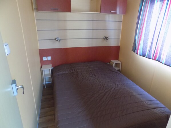 3 chambres, fer et planche à repasser, accès à Internet