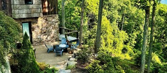 Luxury Mountaintop 5 min. to Downtown New Large Modern Mountain design w VIEWS