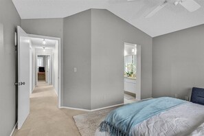 5 bedrooms, iron/ironing board, free WiFi, bed sheets