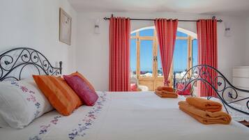 4 Schlafzimmer, BĂŒgeleisen/BĂŒgelbrett, kostenloses WLAN, BettwĂ€sche