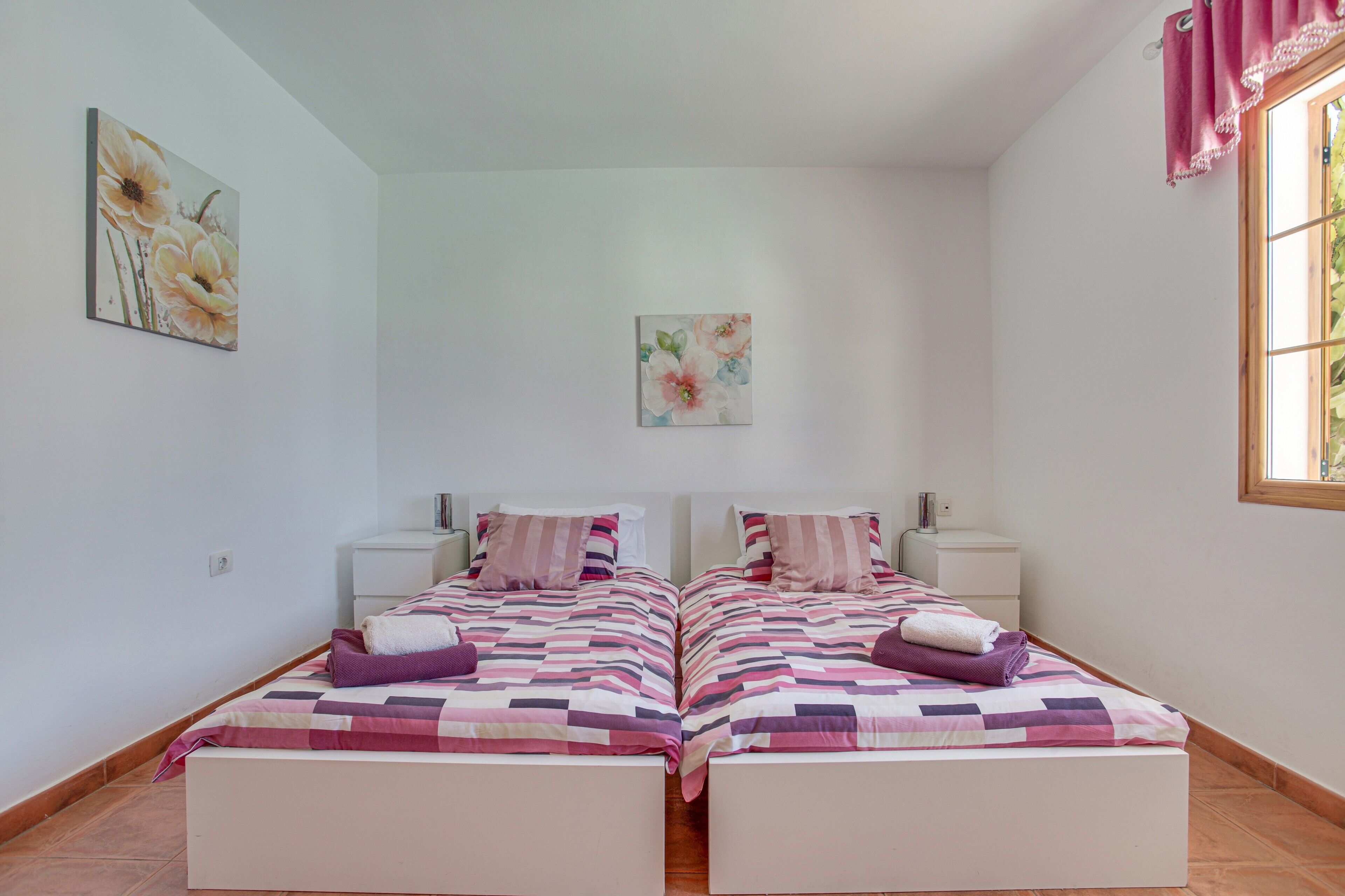 4 bedrooms, iron/ironing board, free WiFi, bed sheets