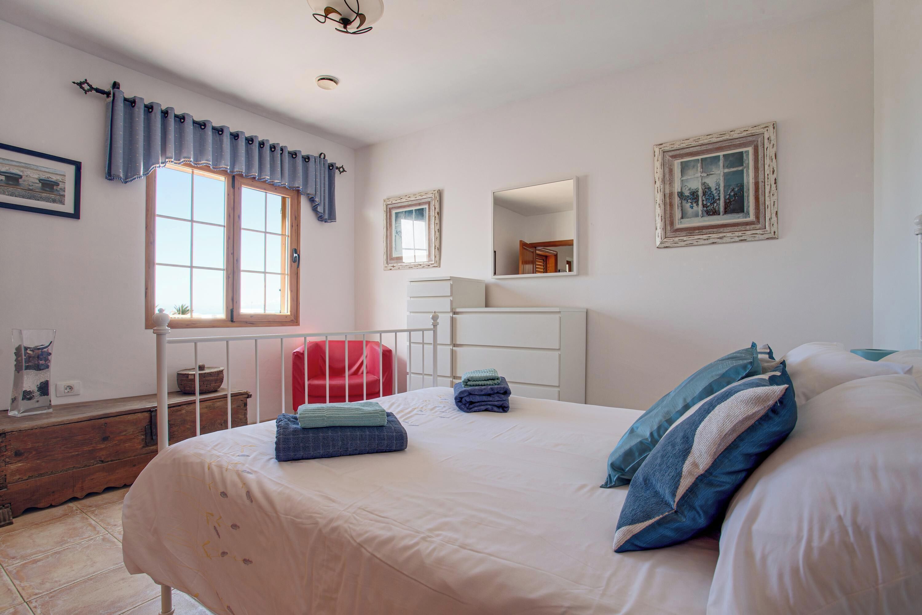 4 habitaciones, tabla de planchar con plancha y wifi gratis 