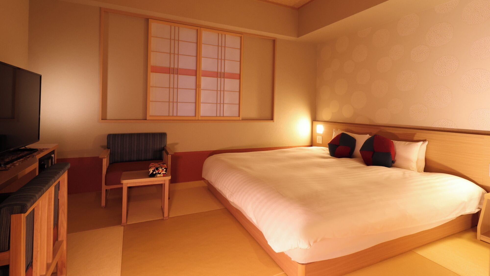 Down duvets, in-room safe, desk, soundproofing
