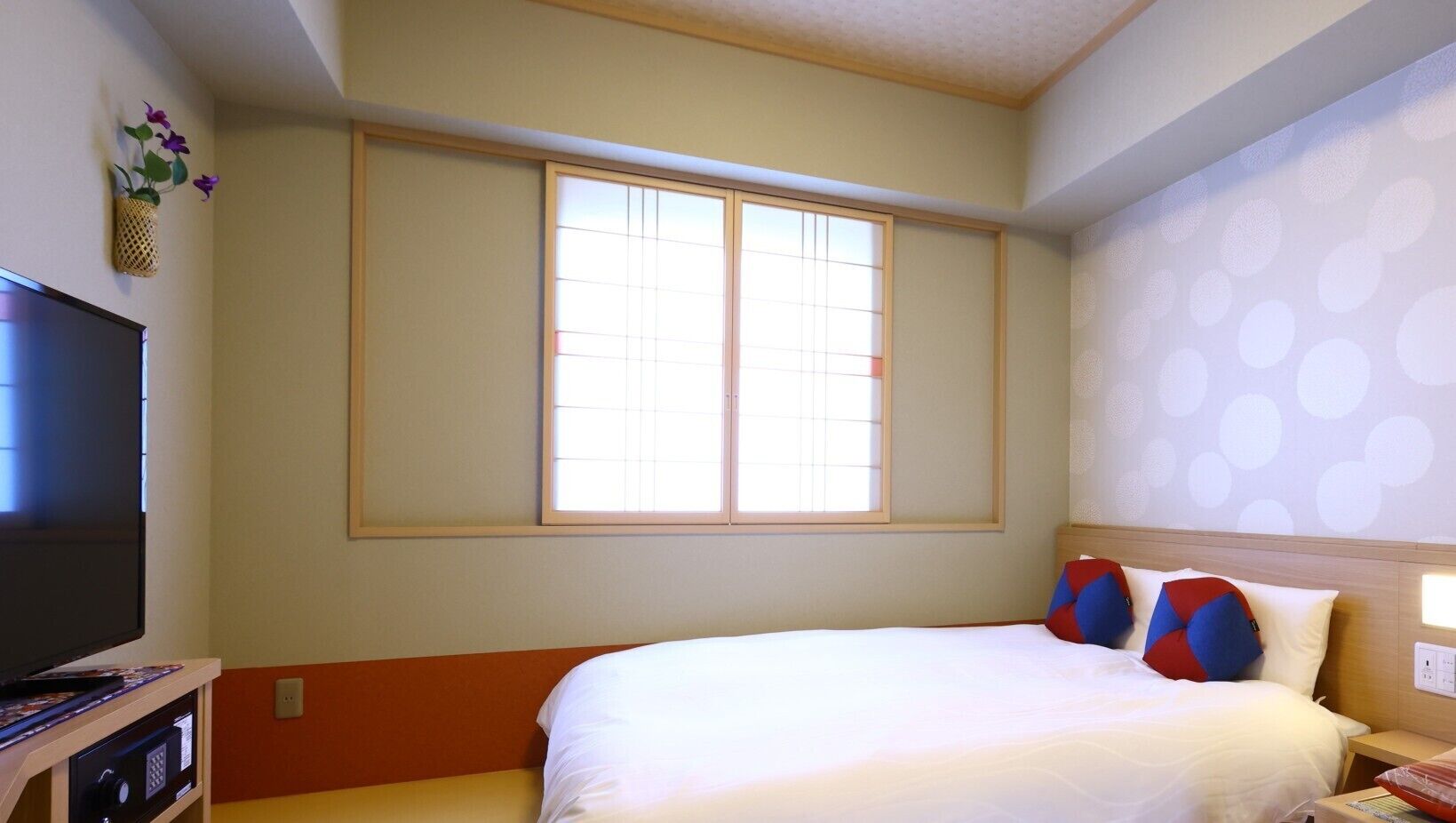 羽絨被、客房內保險箱、書桌、隔音