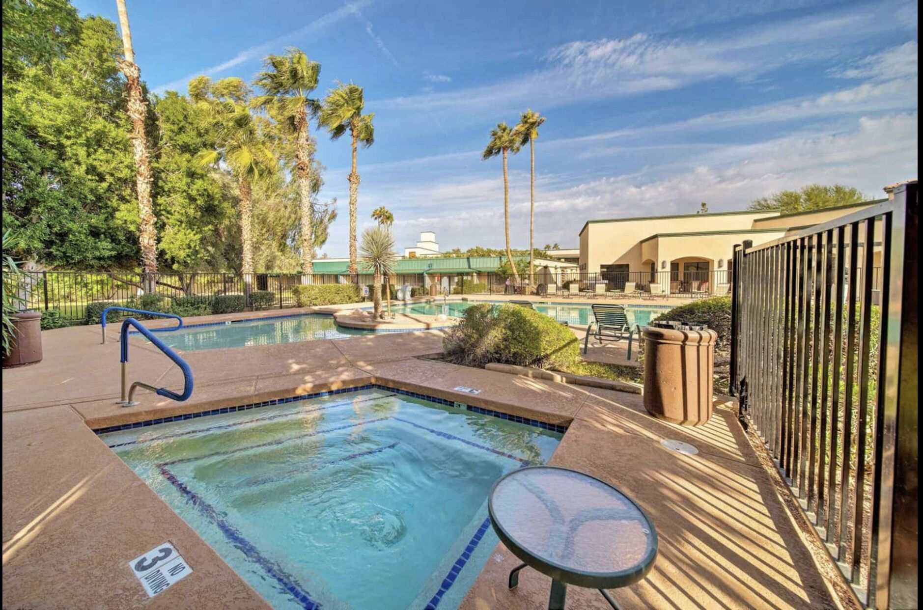 4 Central Scottsdale 1B1B with pool and hot tub 