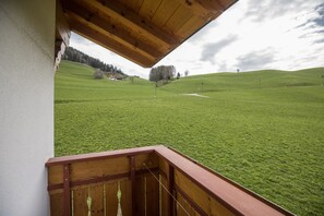 Property grounds - Apartment "Kirchblick" near Ski & Hiking Areas with Mountain View, Wi-Fi & Garden (Terento)