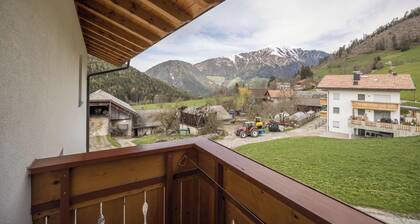 Ferienwohnung "Kirchblick" in der Nähe von Ski- & Wandergebieten mit Bergblick, WLAN & Garten