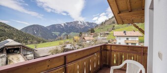 Vacation Apartment "Gitschbergblick" close to Skiing & Hiking Areas with Mountain View & Wi-Fi