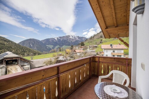 Vacation Apartment "Gitschbergblick" close to Skiing & Hiking Areas with Mountain View & Wi-Fi