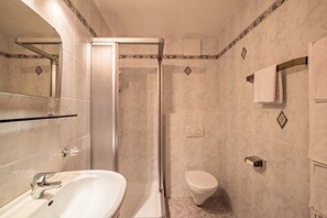 Bruser, hårtørrer, håndklæder