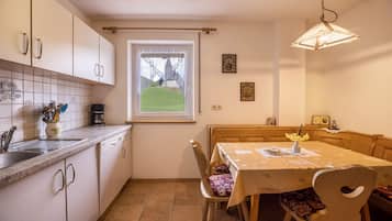 Réfrigérateur, four, plaque de cuisson, lave-vaisselle