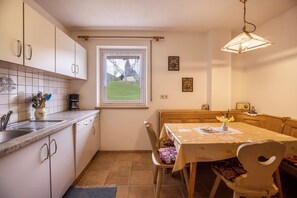 Geladeira, fogão, cooktop, lava-louças