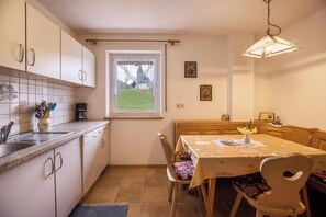 Réfrigérateur, four, plaque de cuisson, lave-vaisselle