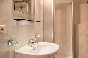 Doccia, asciugacapelli, asciugamani