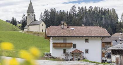 Ferienwohnung "Zirme" in der Nähe von Ski- & Wandergebieten mit Bergblick, WLAN & Garten