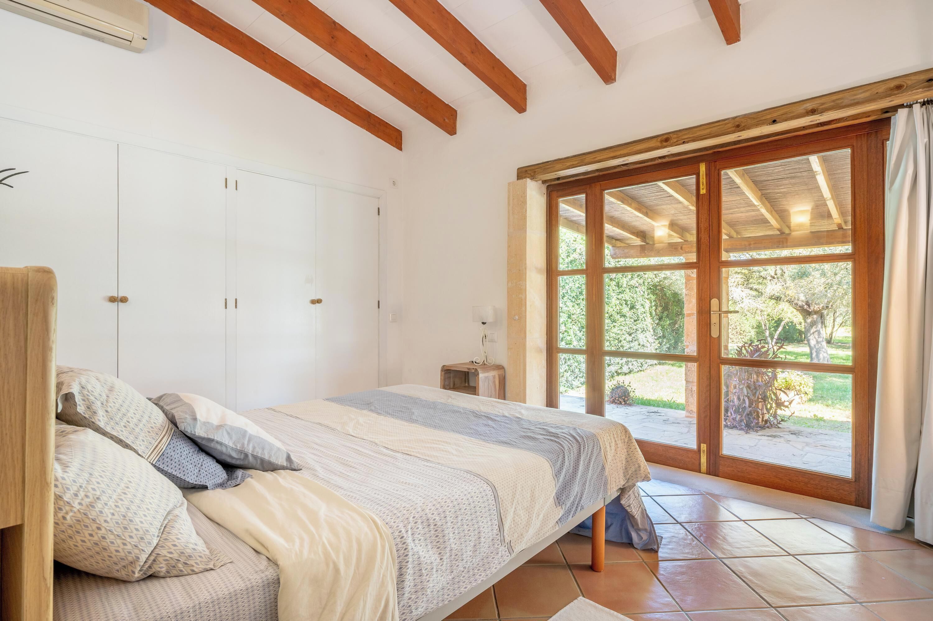 2 dormitorios, tabla de planchar con plancha, wifi gratis y ropa de cama