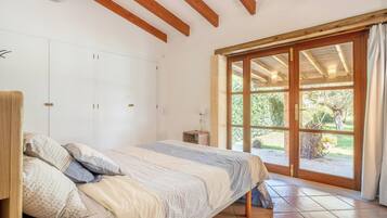 2 dormitorios, tabla de planchar con plancha, wifi gratis y ropa de cama