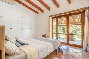 2 habitaciones, tabla de planchar con plancha y wifi gratis 
